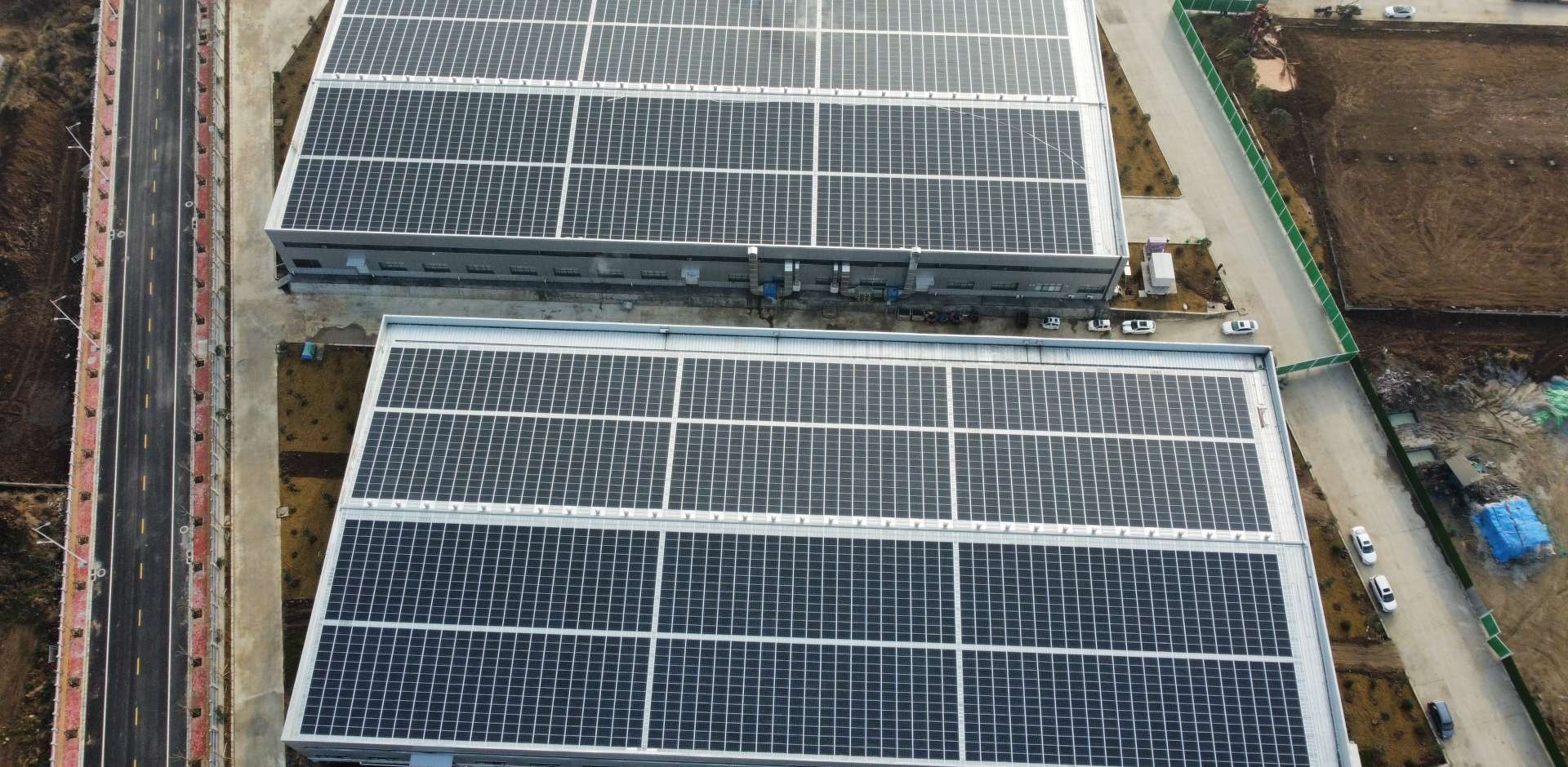 1920-2021年3月，河南唐河縣 中部食品城BIPV光伏項(xiàng)目，裝機(jī)量1.8MW，年發(fā)電200萬(wàn)度，滿足45%用電需求.jpg