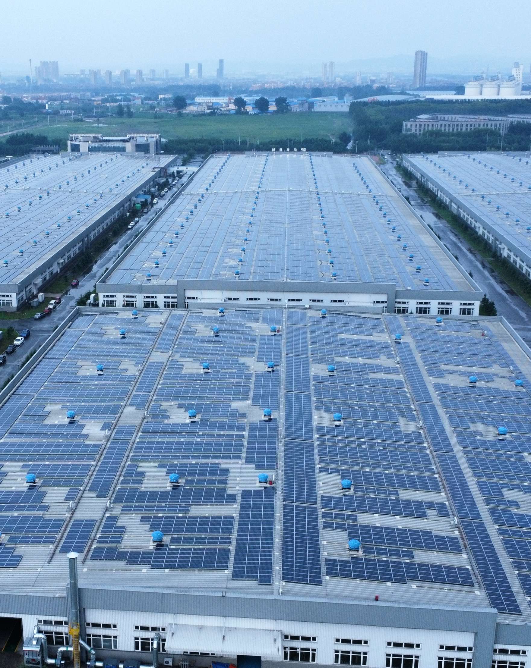 2017年12月 遼寧沈陽蘇泊爾工業園18MW光伏發電項目 年發電約2000萬度.jpg